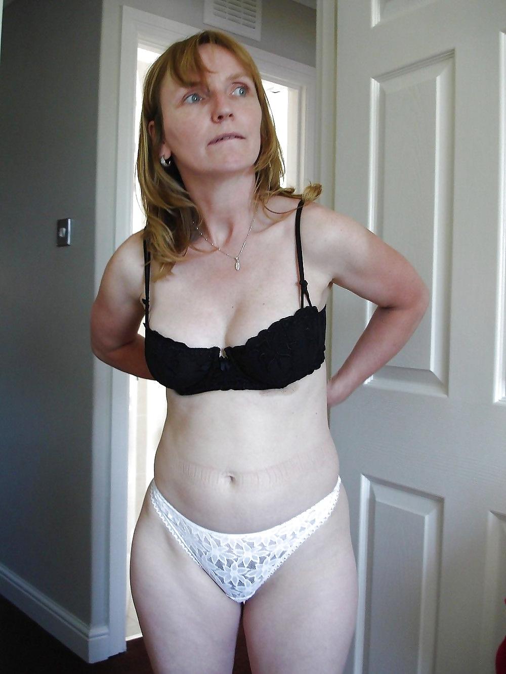 25P Granny prepares her panties for sniffing