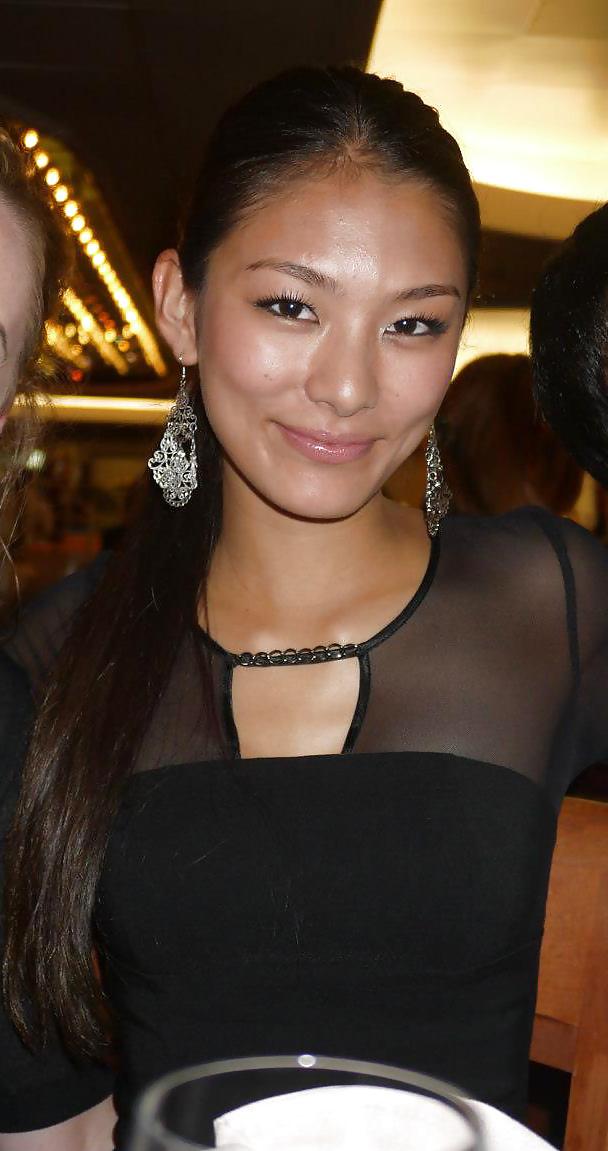 24P Exotic looking asian girl