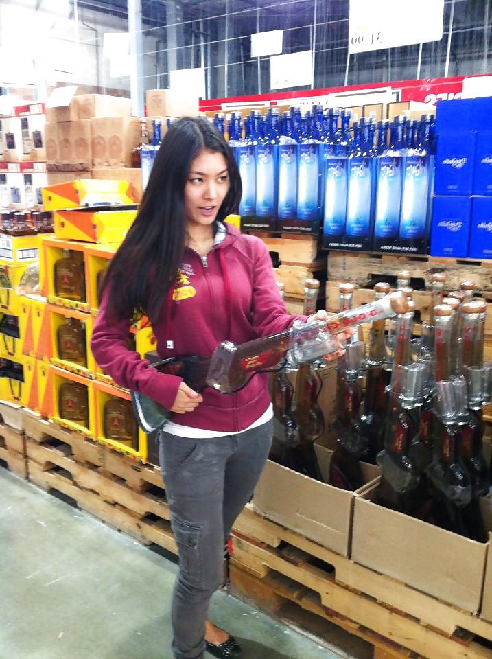 24P Exotic looking asian girl