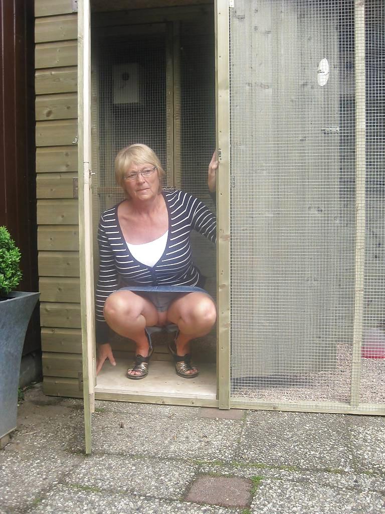 25P Upskirt sluts 1