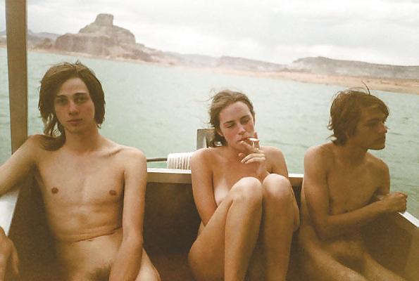 25P Naked girls hanging out