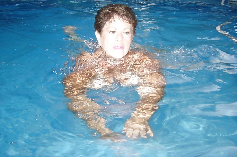 25P Mature Lady Diana