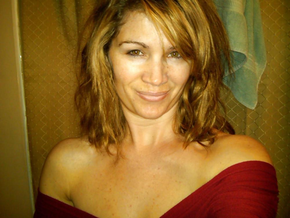 25P Hot Milf Clothed & Nekid ( 387 pics)