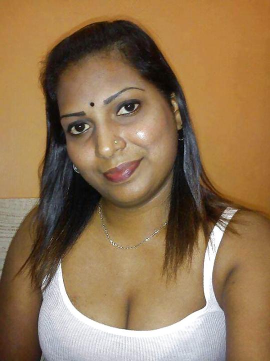 7P Malaysia Hot Aunty