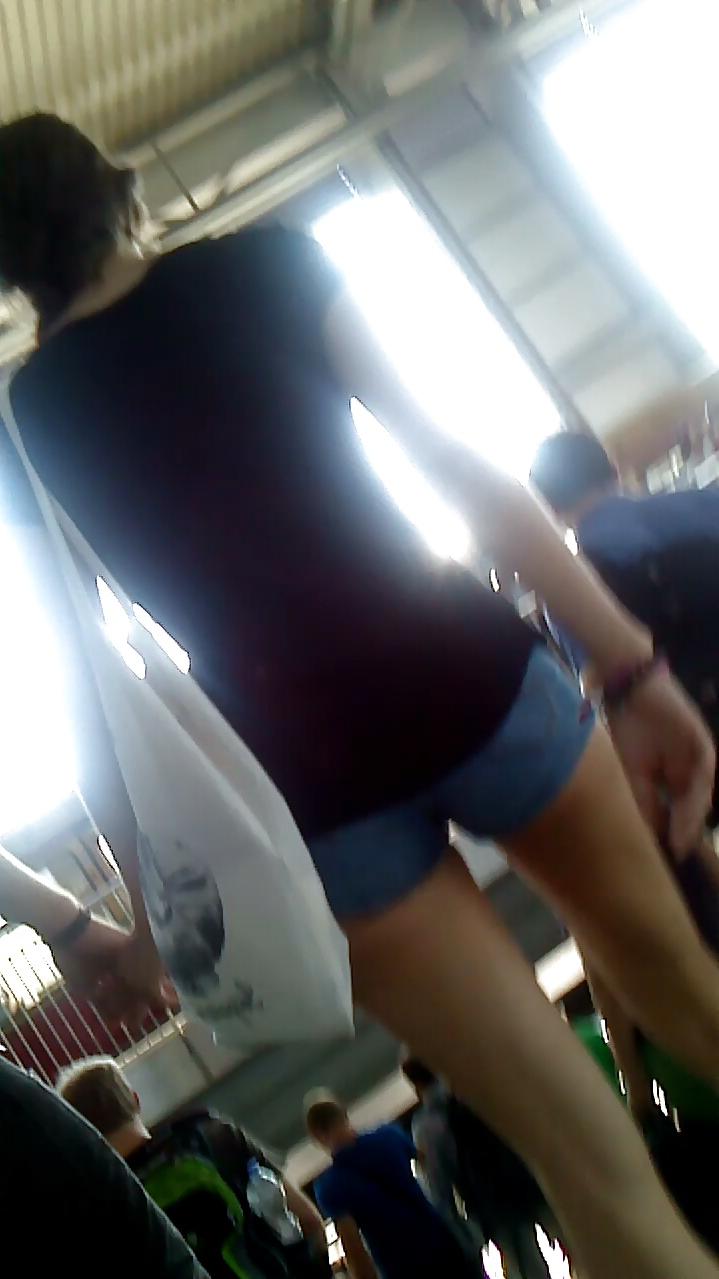 7P HotPantsAss Voyeur