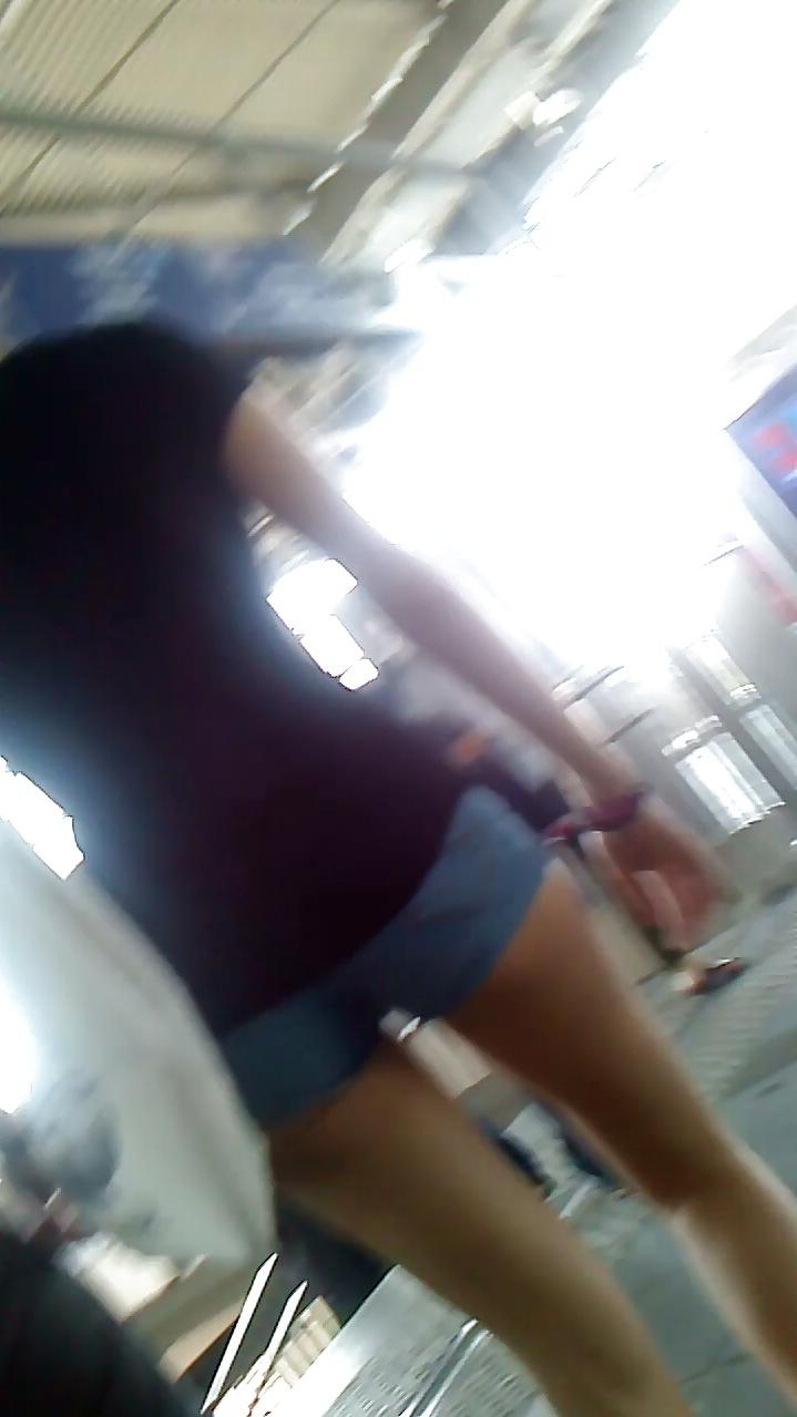 7P HotPantsAss Voyeur