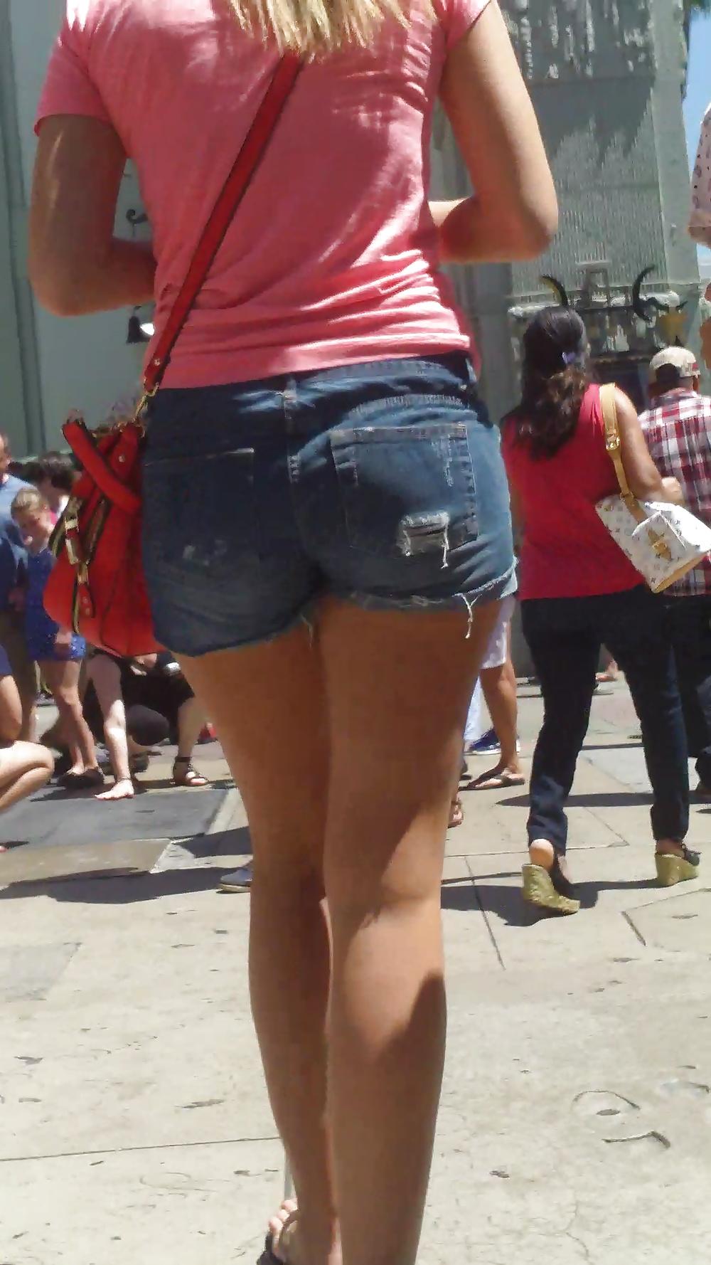 25P Popular teen girls ass & butt in jeans Part 5