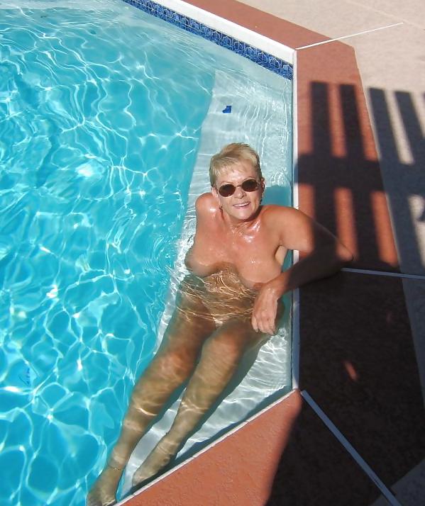 11P Mature Lady Lynne