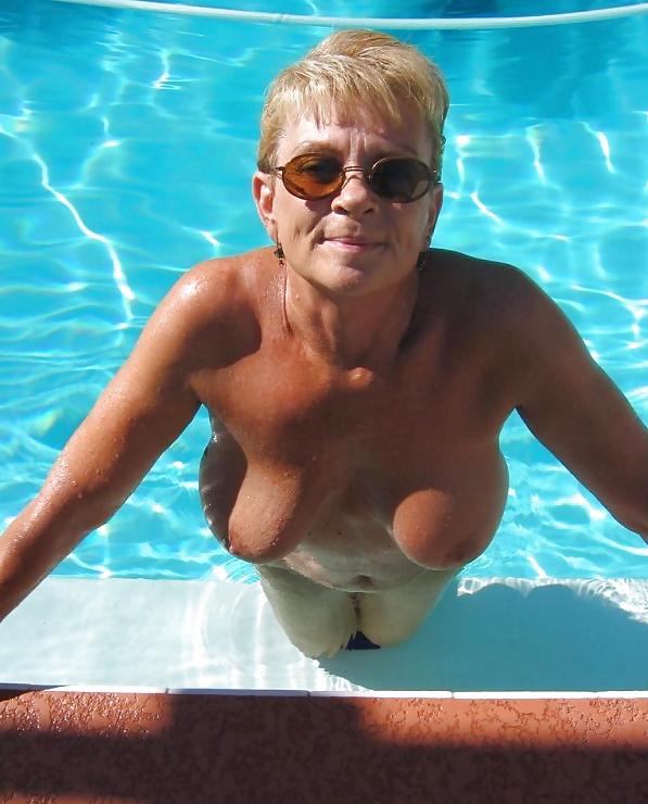11P Mature Lady Lynne