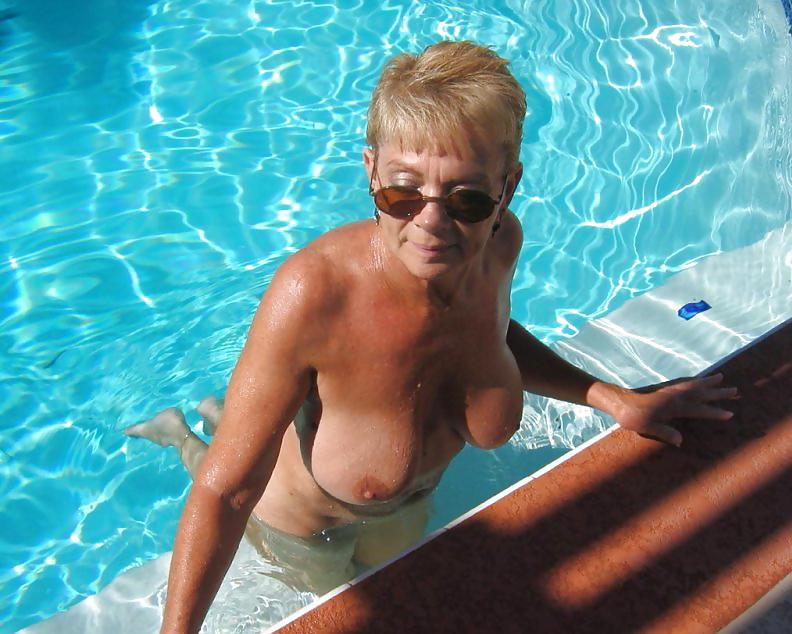 11P Mature Lady Lynne