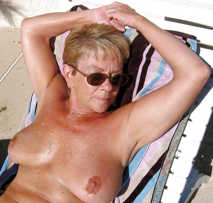 11P Mature Lady Lynne
