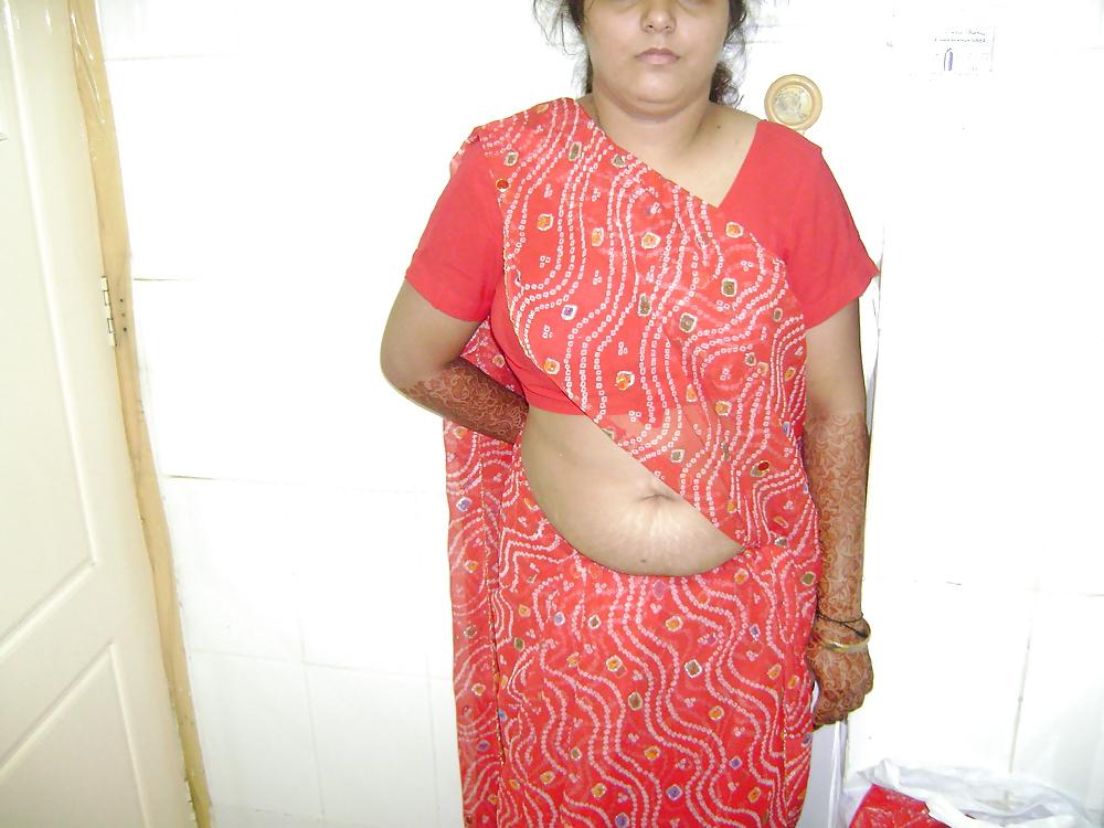 24P Indian aunty saree striping 4
