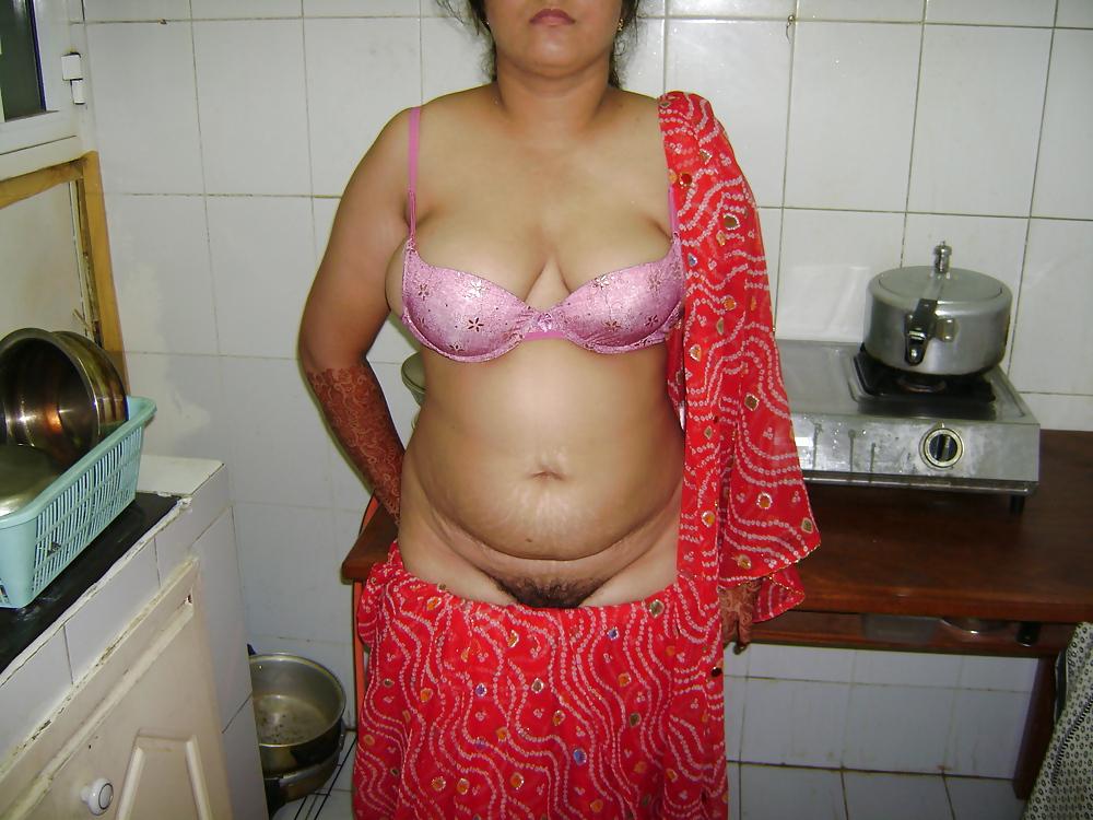 24P Indian aunty saree striping 4