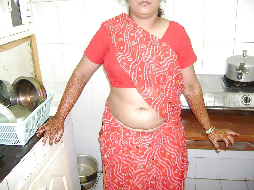 24P Indian aunty saree striping 4
