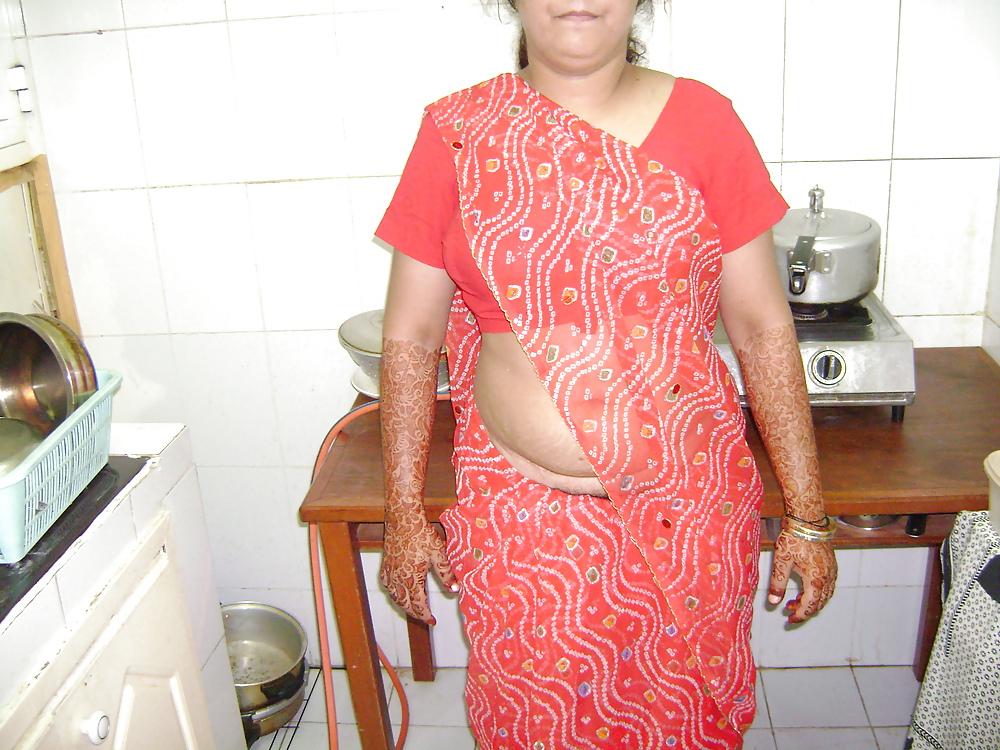 24P Indian aunty saree striping 4