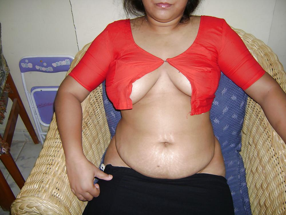 24P Indian aunty saree striping 4