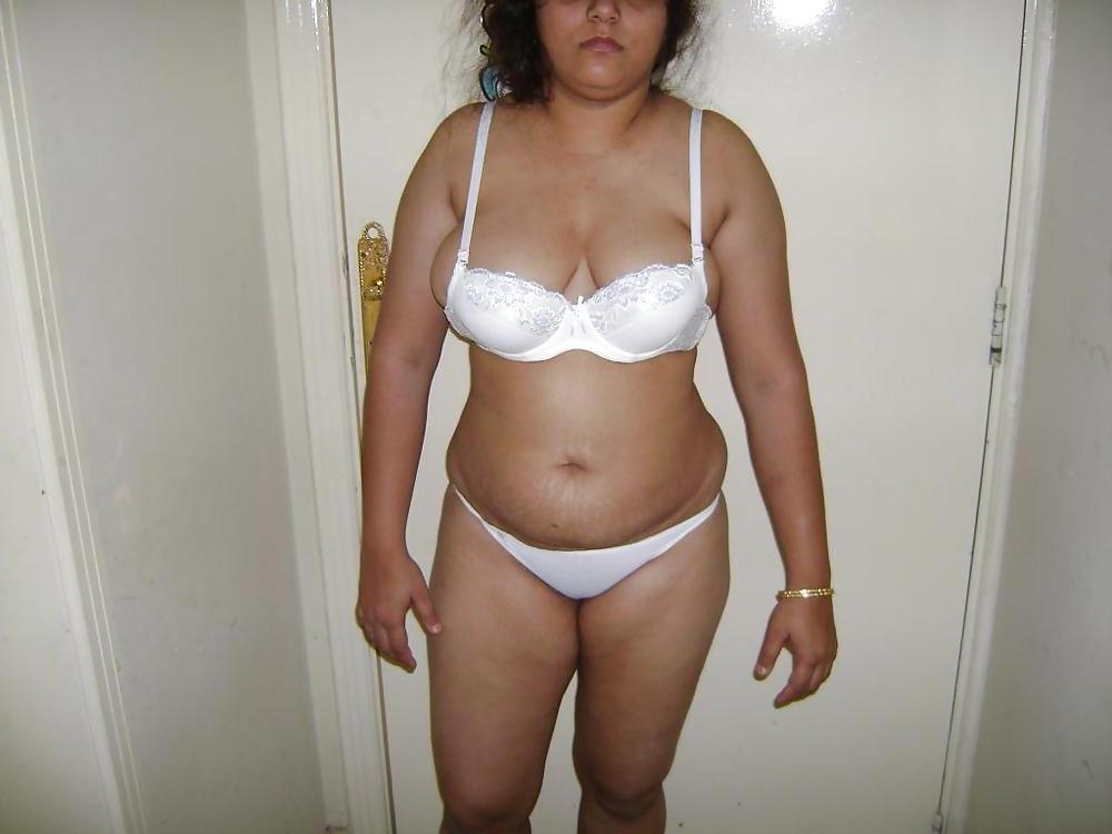 24P Indian aunty saree striping 4