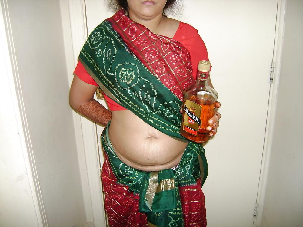 24P Indian aunty saree striping 4