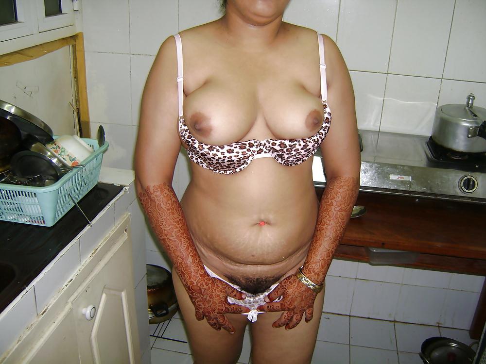 24P Indian aunty saree striping 4
