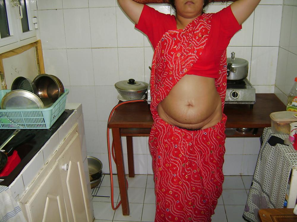 24P Indian aunty saree striping 4
