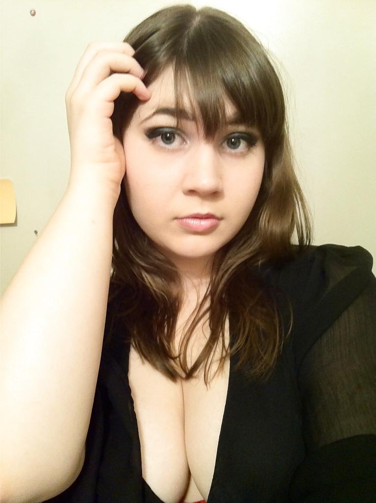 25P Chubby teen works what she got
