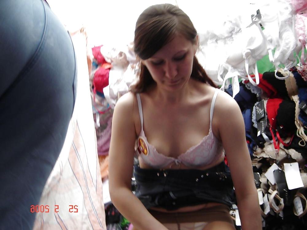 15P Voyeur market dressroom