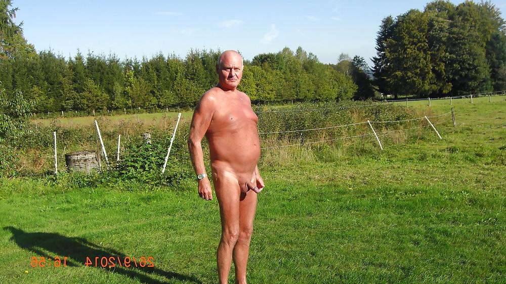 14P Nog wat foto's van mijn pik,  some new pics of my cock.