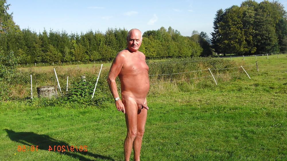 14P Nog wat foto's van mijn pik,  some new pics of my cock.