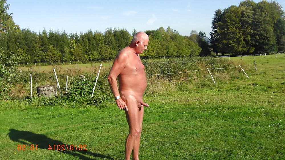 14P Nog wat foto's van mijn pik,  some new pics of my cock.
