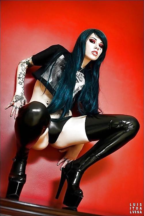 25P Sexy and Slutty Shemales and Trannys 21