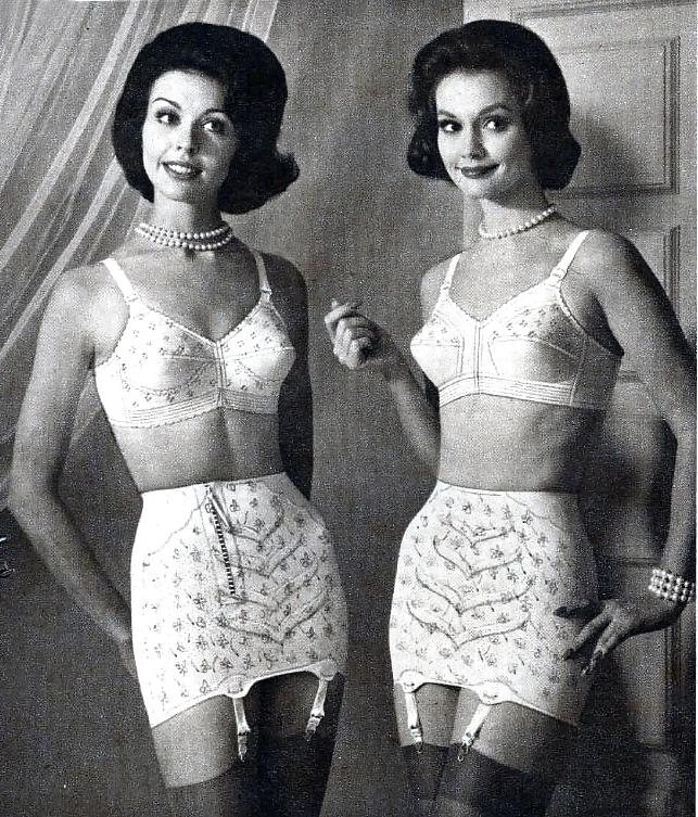 25P Sexy Women in Girdles & Stockings - 3