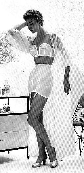 25P Sexy Women in Girdles & Stockings - 3