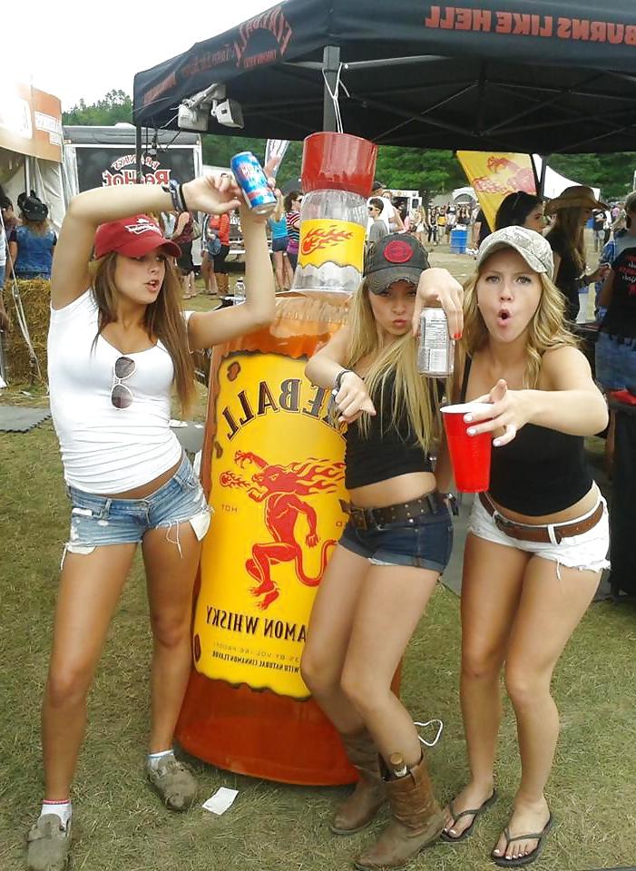 25P Random non nude babes