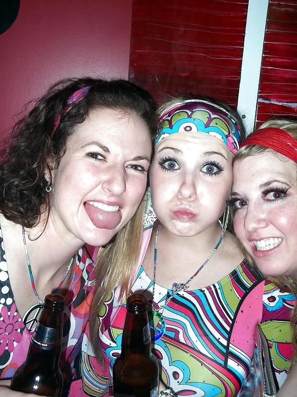 25P Random non nude babes