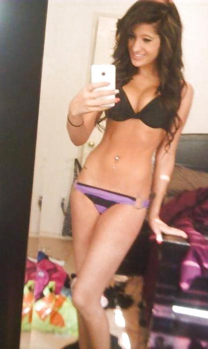 25P Hot girls taking pictures of themselves (NON-Porn)