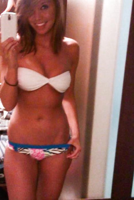 25P Hot girls taking pictures of themselves (NON-Porn)