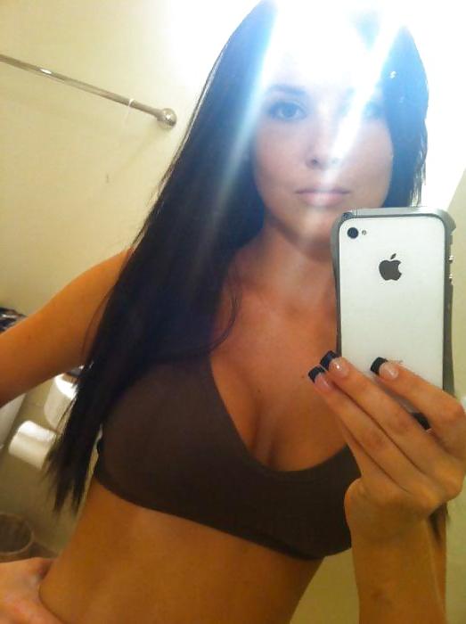25P Hot girls taking pictures of themselves (NON-Porn)