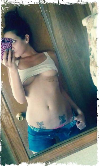 25P Hot girls taking pictures of themselves (NON-Porn)