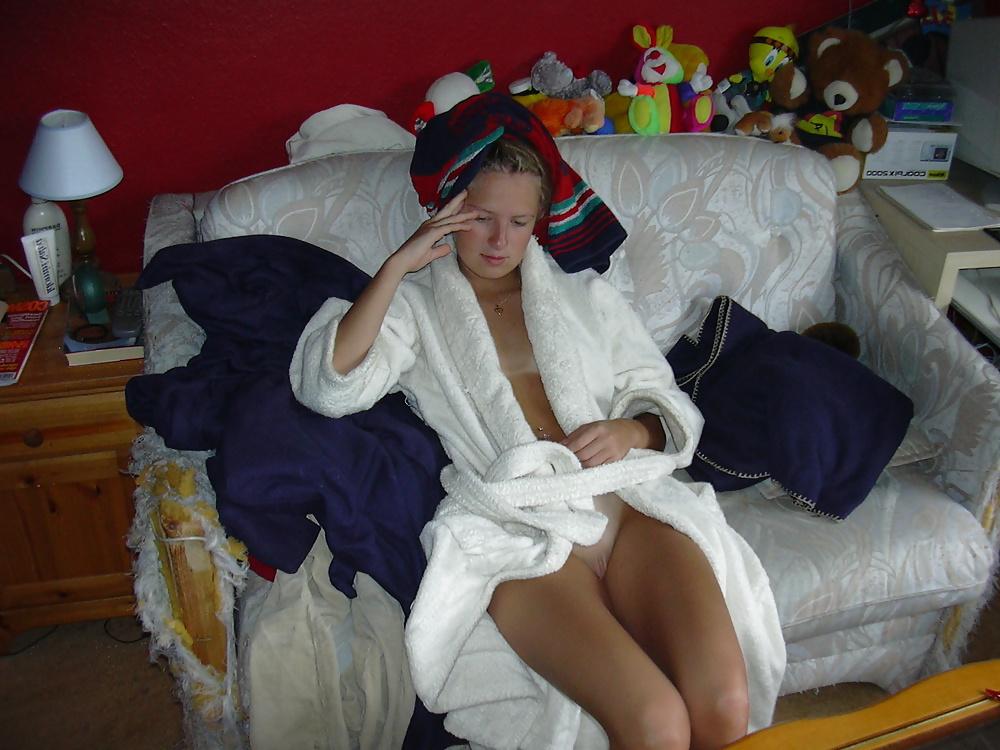 10P Wonderful Teen! (Close-up Pussy Shot)