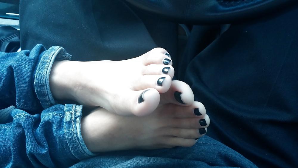 19P Asian feet and high heels