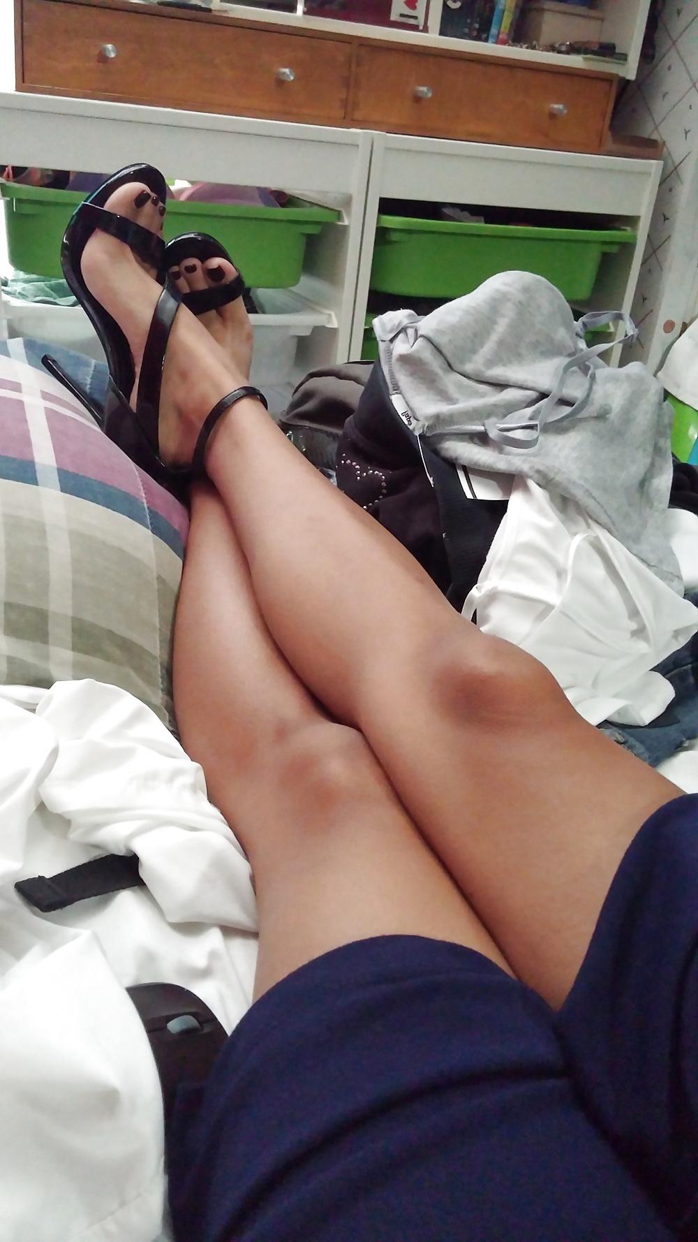 19P Asian feet and high heels