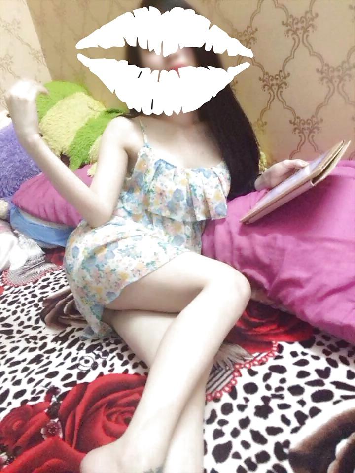 5P Vietnamese girl on bed