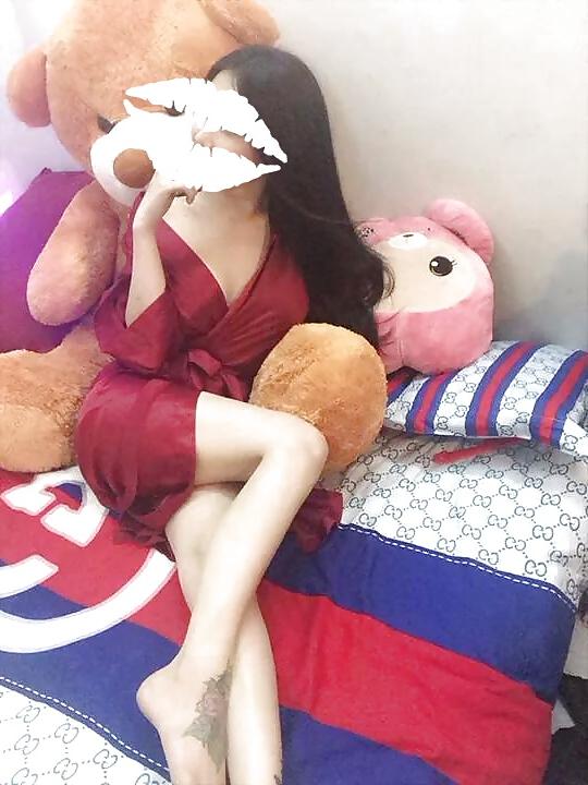 5P Vietnamese girl on bed