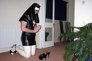 6P A rubber sissy slut