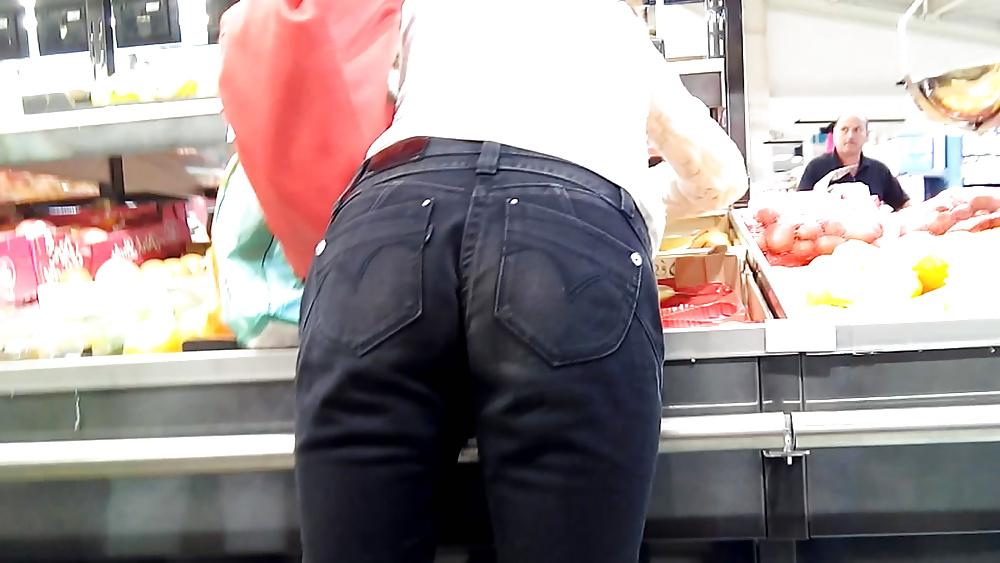 10P Petit cul       skinny butt