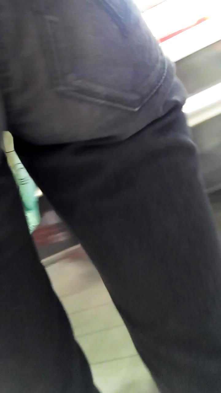 10P Petit cul       skinny butt