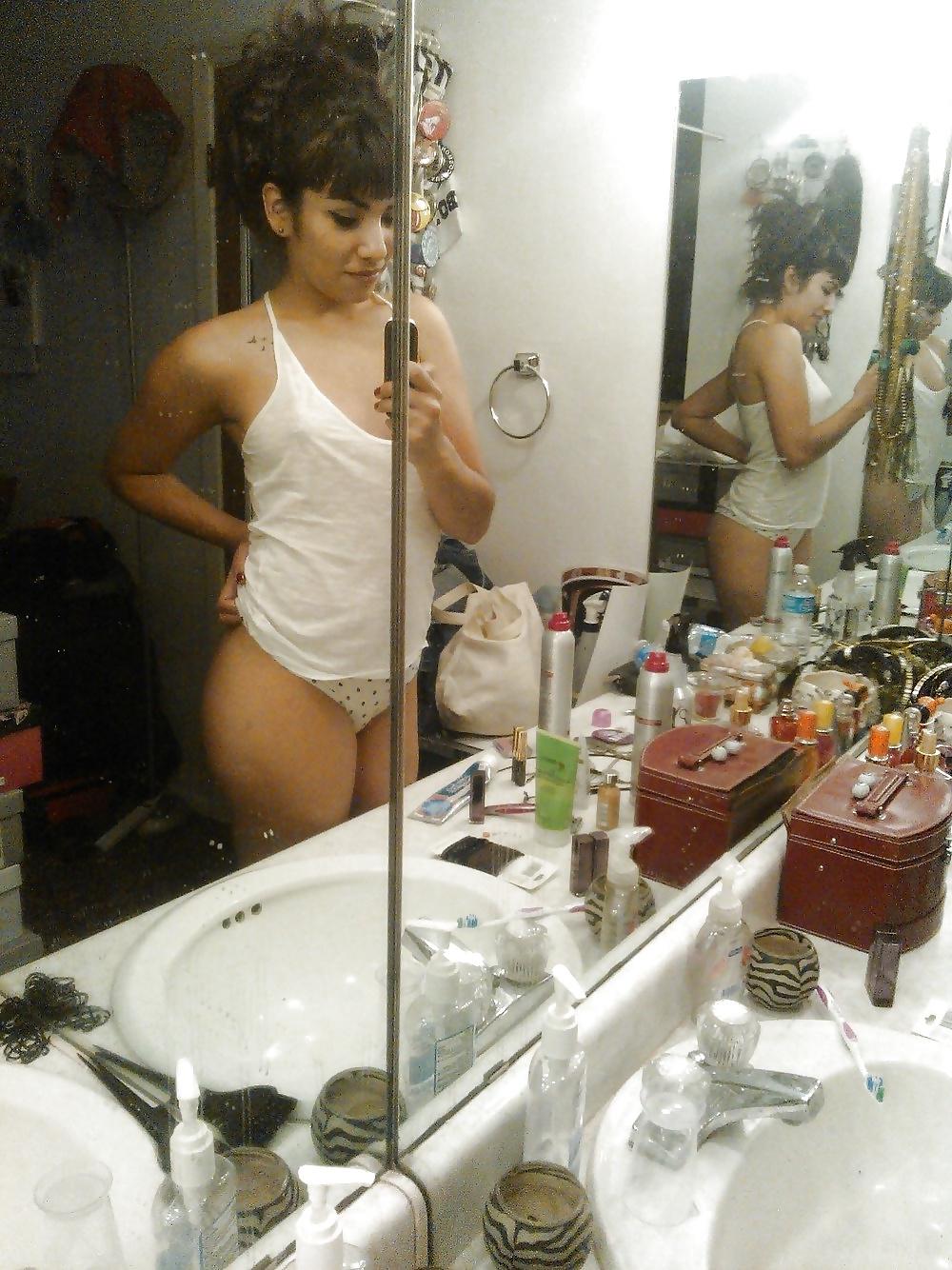 25P Selfie Sluts 2 - non nude