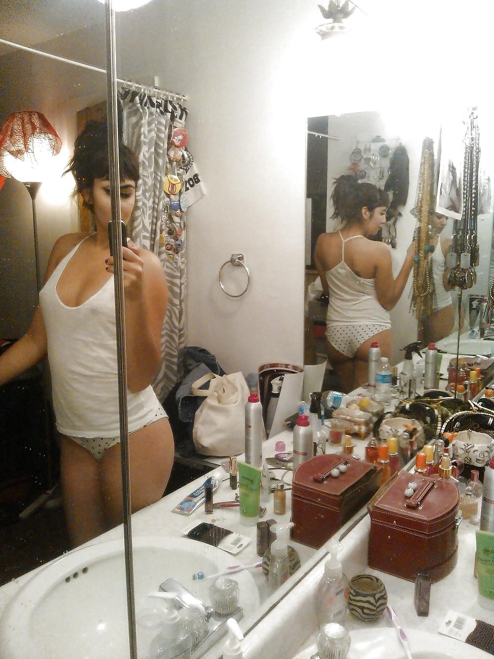 25P Selfie Sluts 2 - non nude