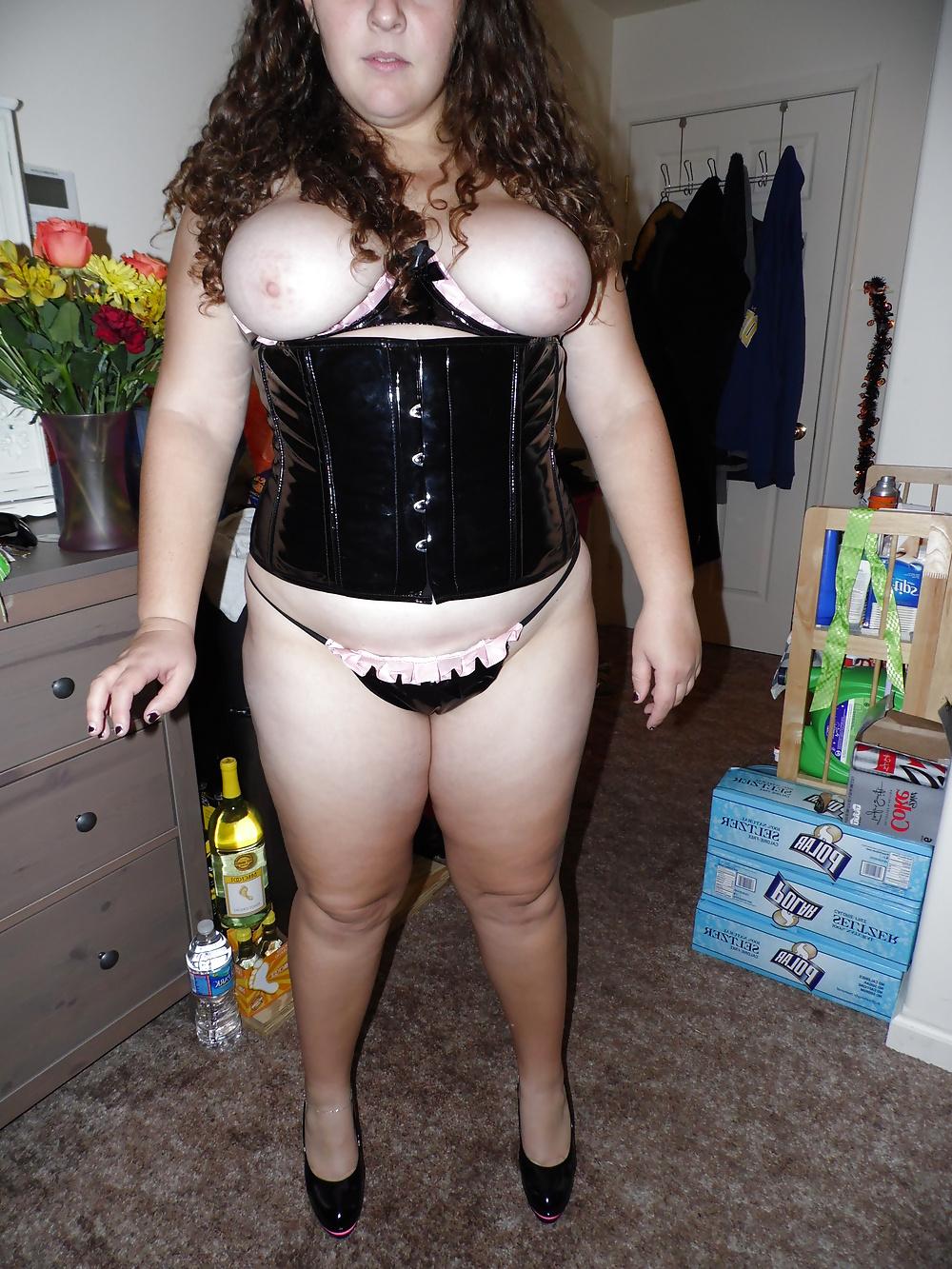 13P BIG TITS AND ROUND ASS WITH WET PUSSIE THROWN IN (9)