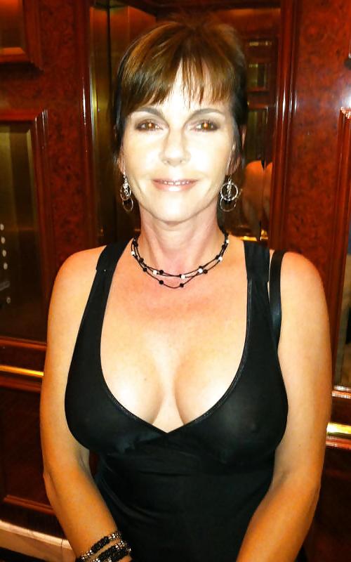 25P Poking nipples (3)